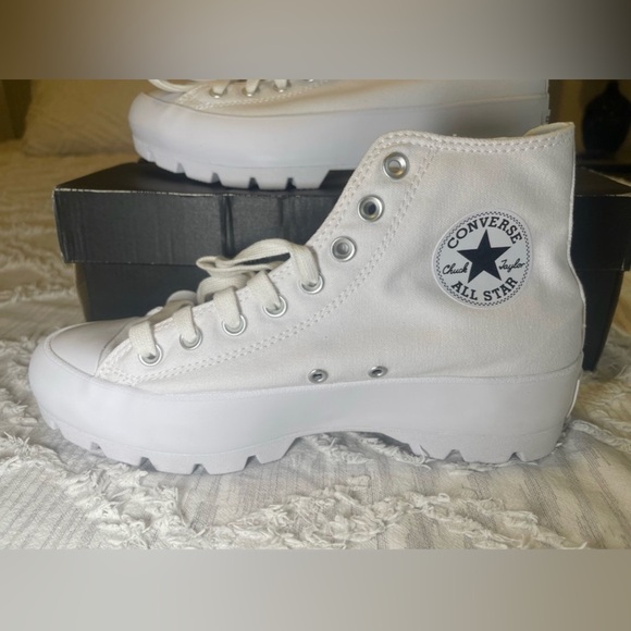 New Converse Chuck Taylor Lugged HighTops Sneakers Size 9.5 - Picture 1 of 7